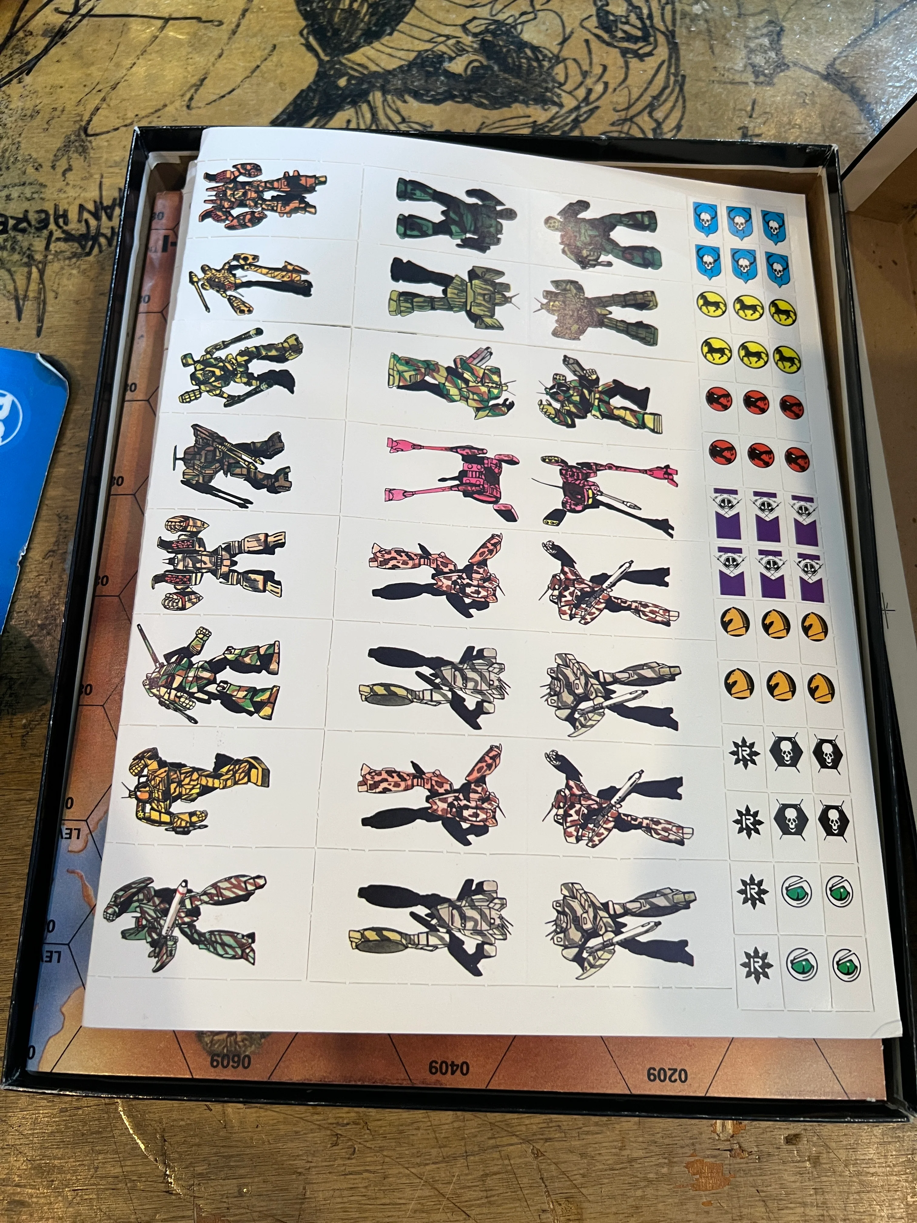 Battletroops : Battletech 1604 2nd edition Missing Manual Figures unpunched - Image 2