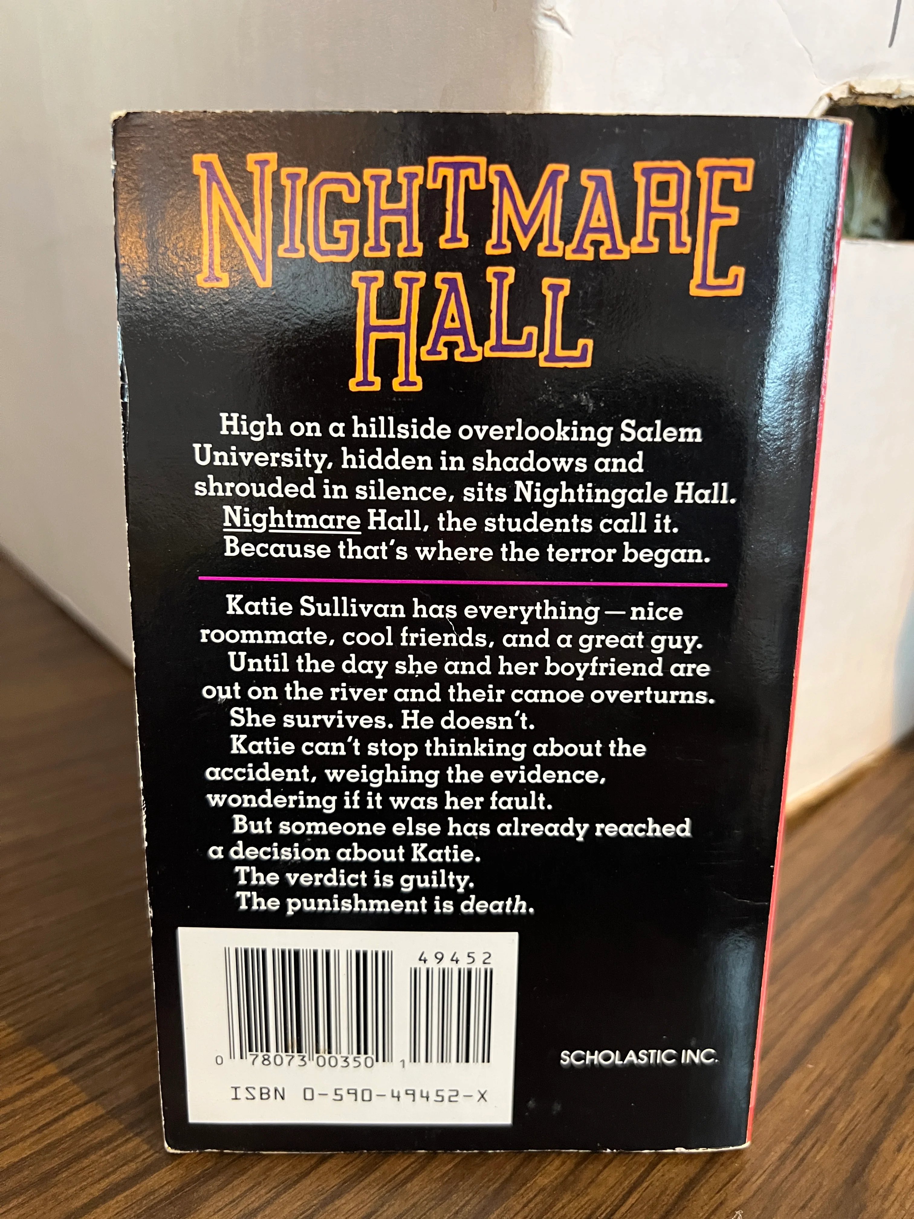 Nightmare Hall #1 : The Silent Scream - Diane Hoh Die-Cut Cover / First Printing - Image 2