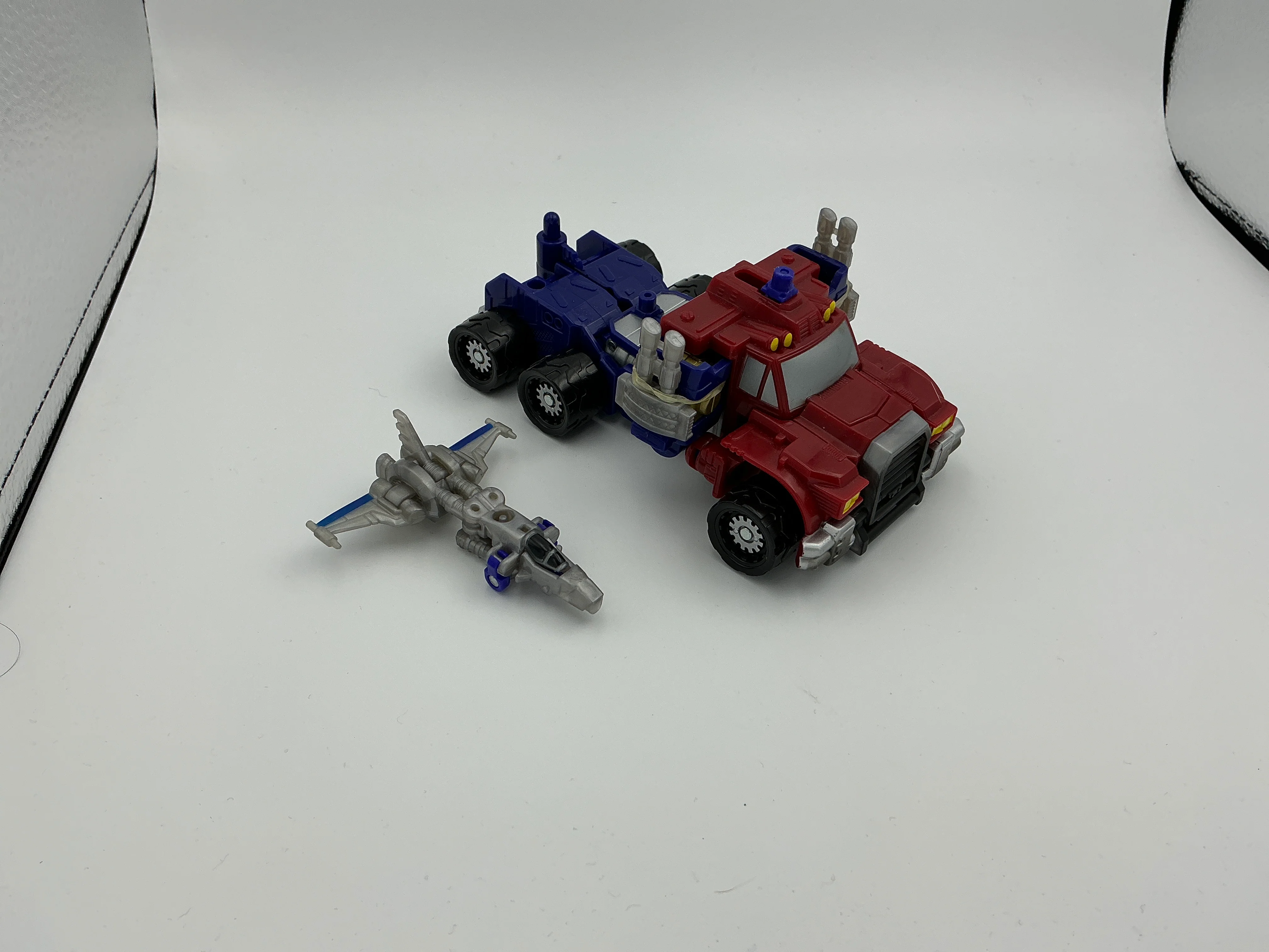 Transformers Armada : Super-Con Optimus Prime w/ Over-Run Complete - Image 2