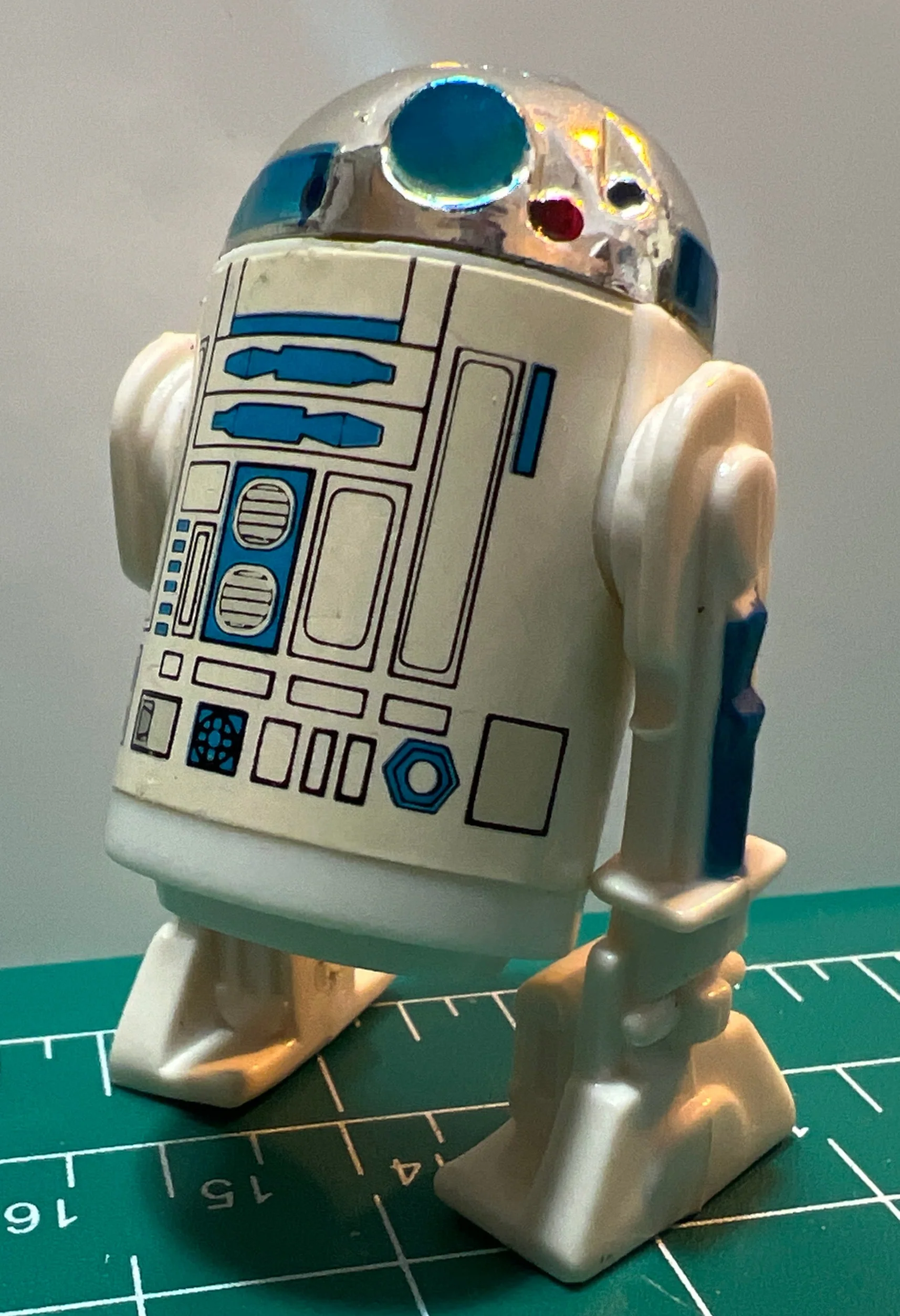 Vintage Kenner Star Wars 1977 GMFGI 1977 Hong Kong R2D2 Action Figure (No Repro Beautiful Condition)